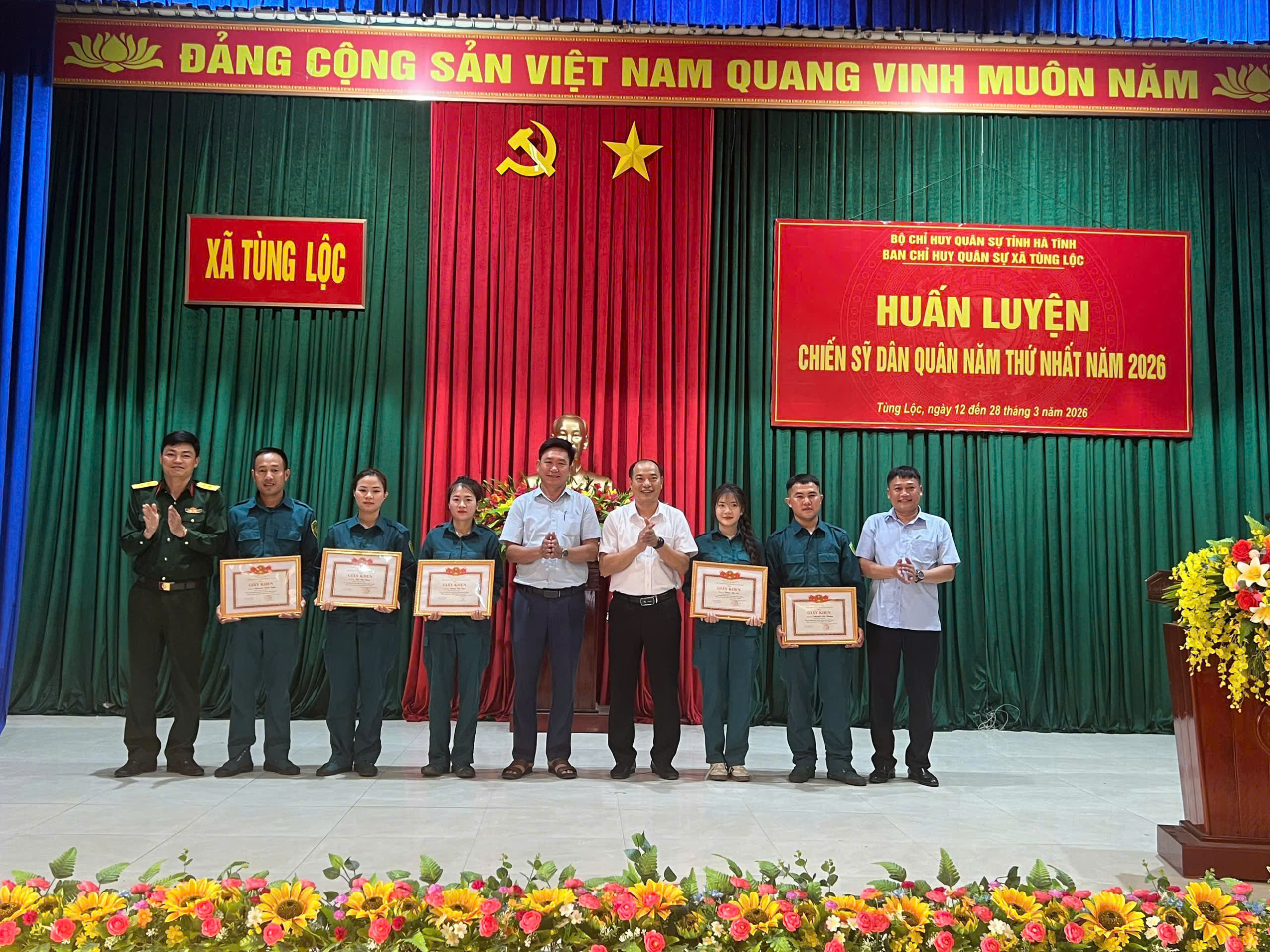 Bế mạc huấn luyện dân quân tự vệ năm thứ nhất