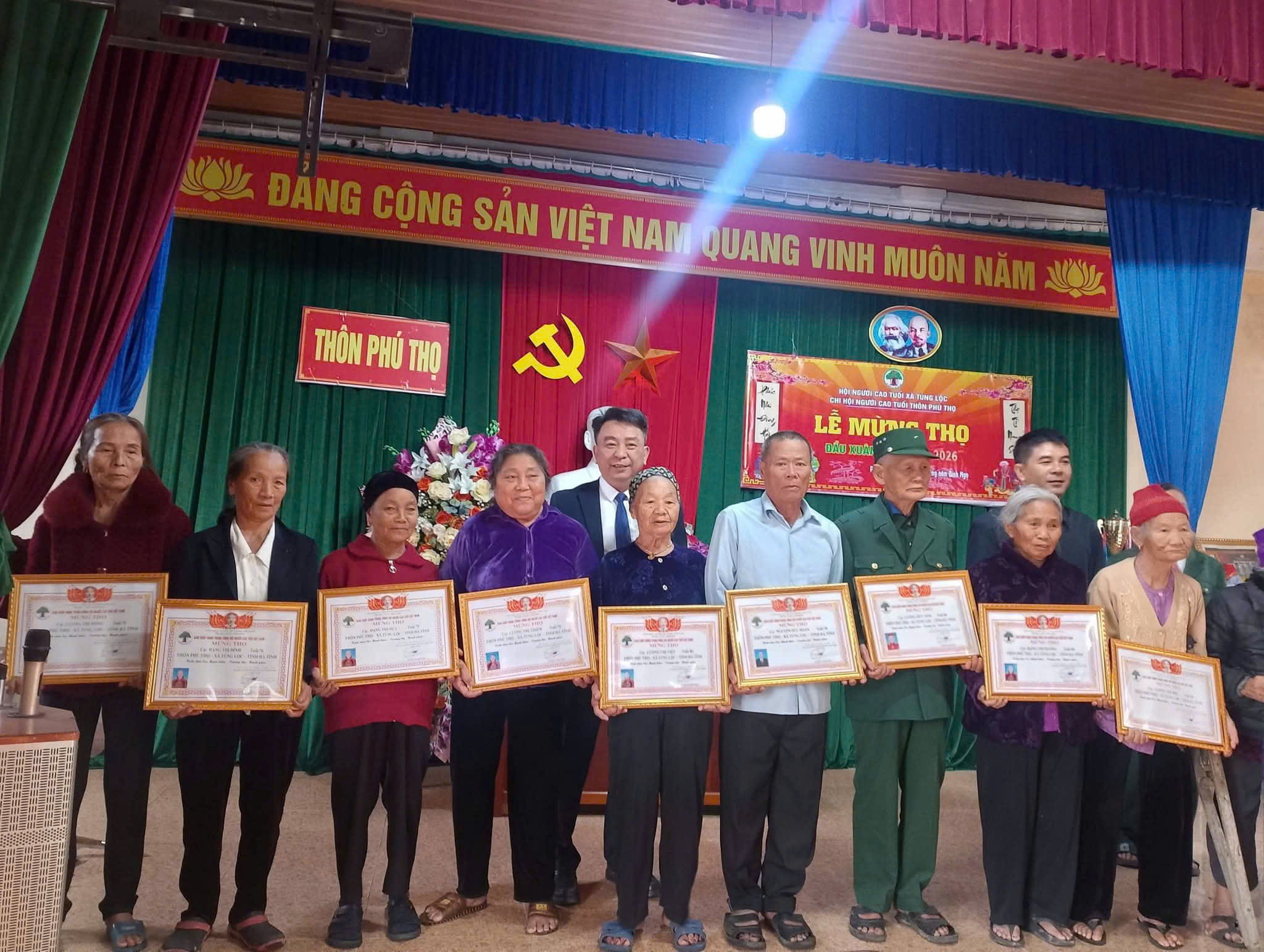 Xã Tùng Lộc có 273 cụ được chúc thọ, mừng thọ dịp Tết nguyên đán Bính Ngọ 2026