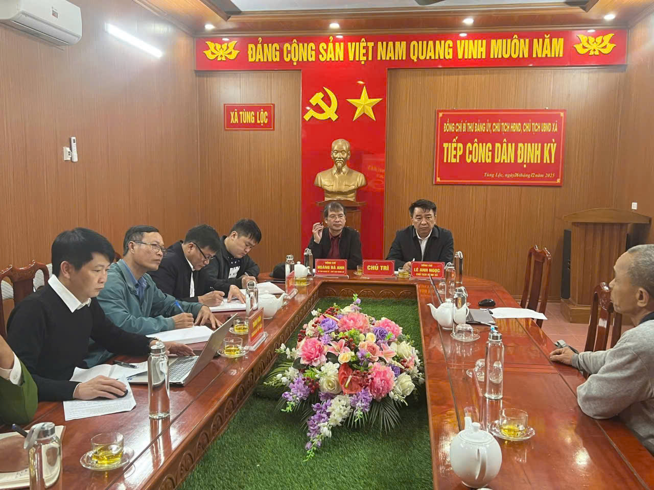 Lãnh đạo xã Tùng Lộc tiếp công dân định kỳ tháng 12