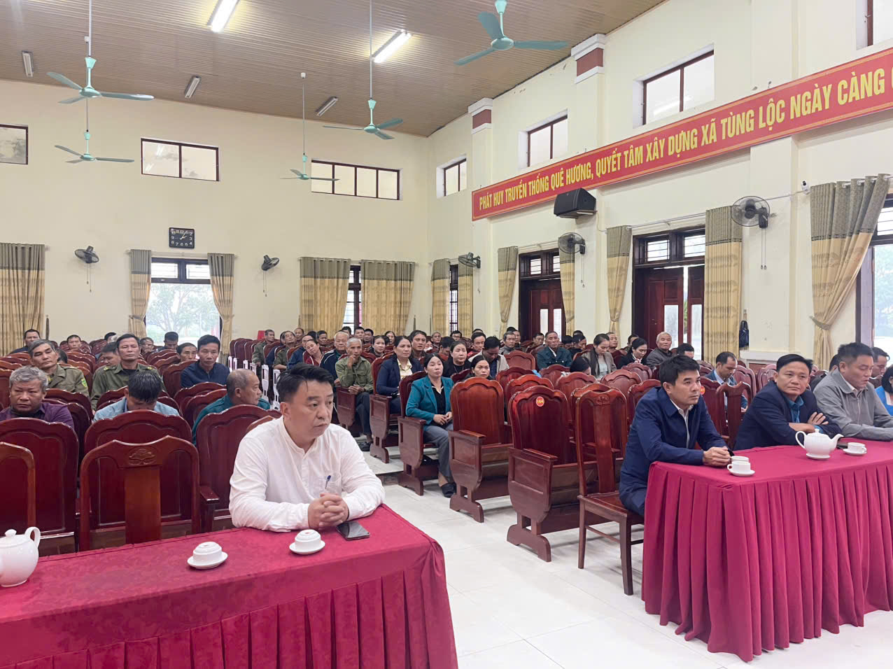 Xã Tùng Lộc tổ chức hội nghị bổ cứu, đẩy nhanh tiến độ rà soát, thu thập thông tin thực hiện chiến dịch 90 ngày “Làm giàu, làm sạch cở sở dữ liệu quốc gia về đất đai”