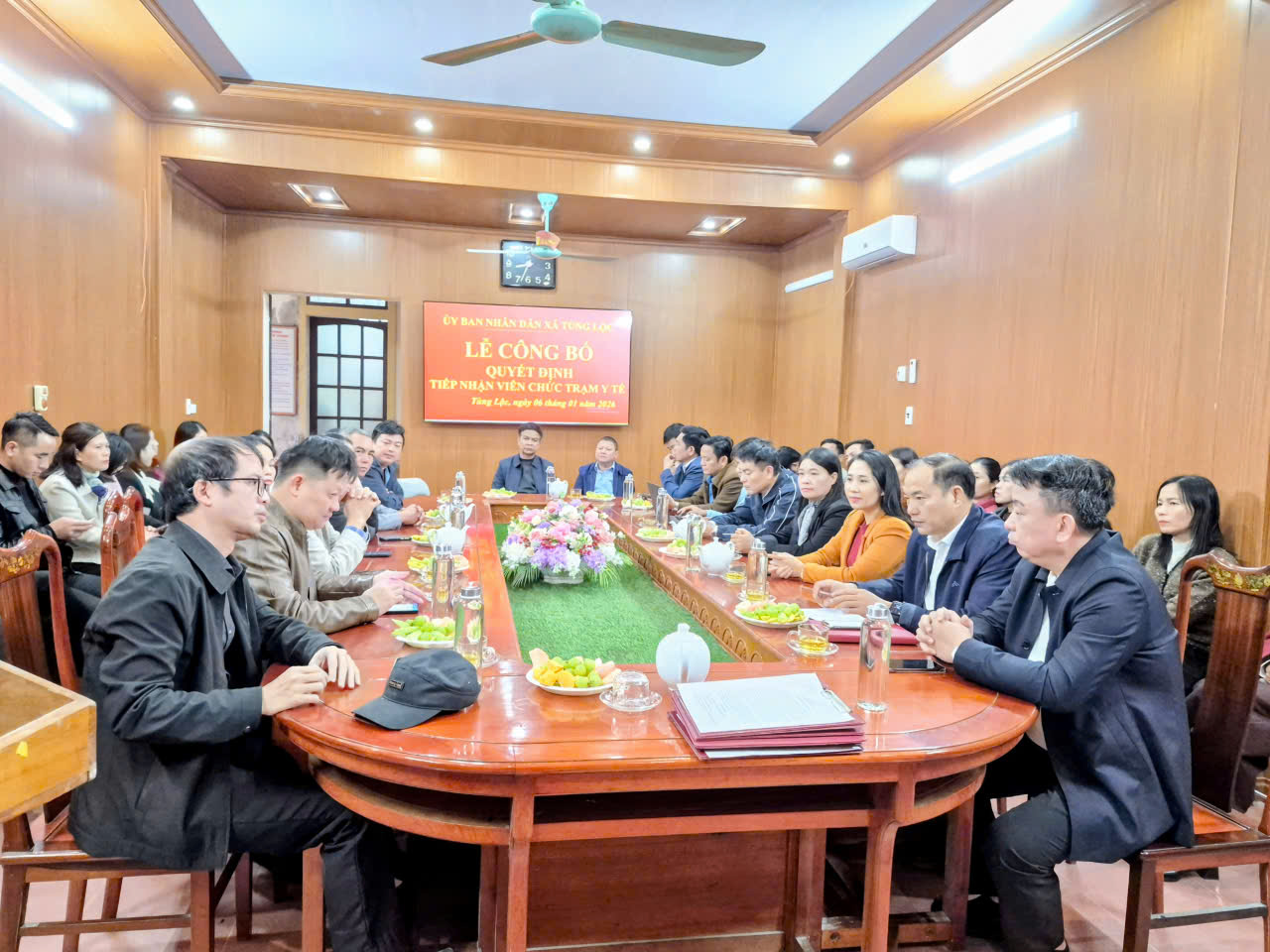 Lễ công bố Quyết định thành lập và tiếp nhận, bố trí viên chức làm việc tại Trạm Y tế xã