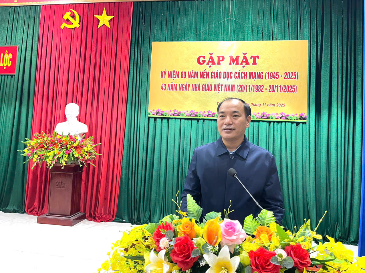 Xã Tùng Lộc tổ chức gặp mặt nhân kỷ niệm 80 năm nền giáo dục cách mạng, 43 năm ngày Nhà giáo Việt Nam (20/11/1982 - 20/11/2025)