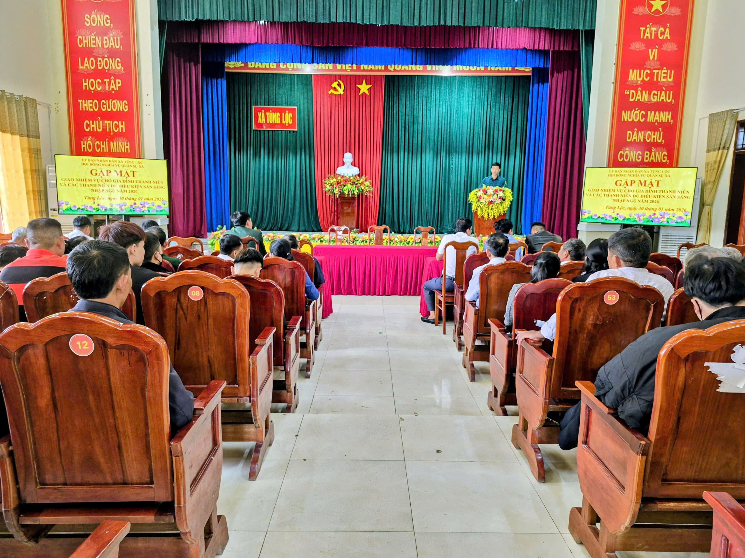 Hội nghị gặp mặt, giao nhiệm vụ cho gia đình và các thanh niên đủ điều kiện sẵn sàng nhập ngũ năm 2026