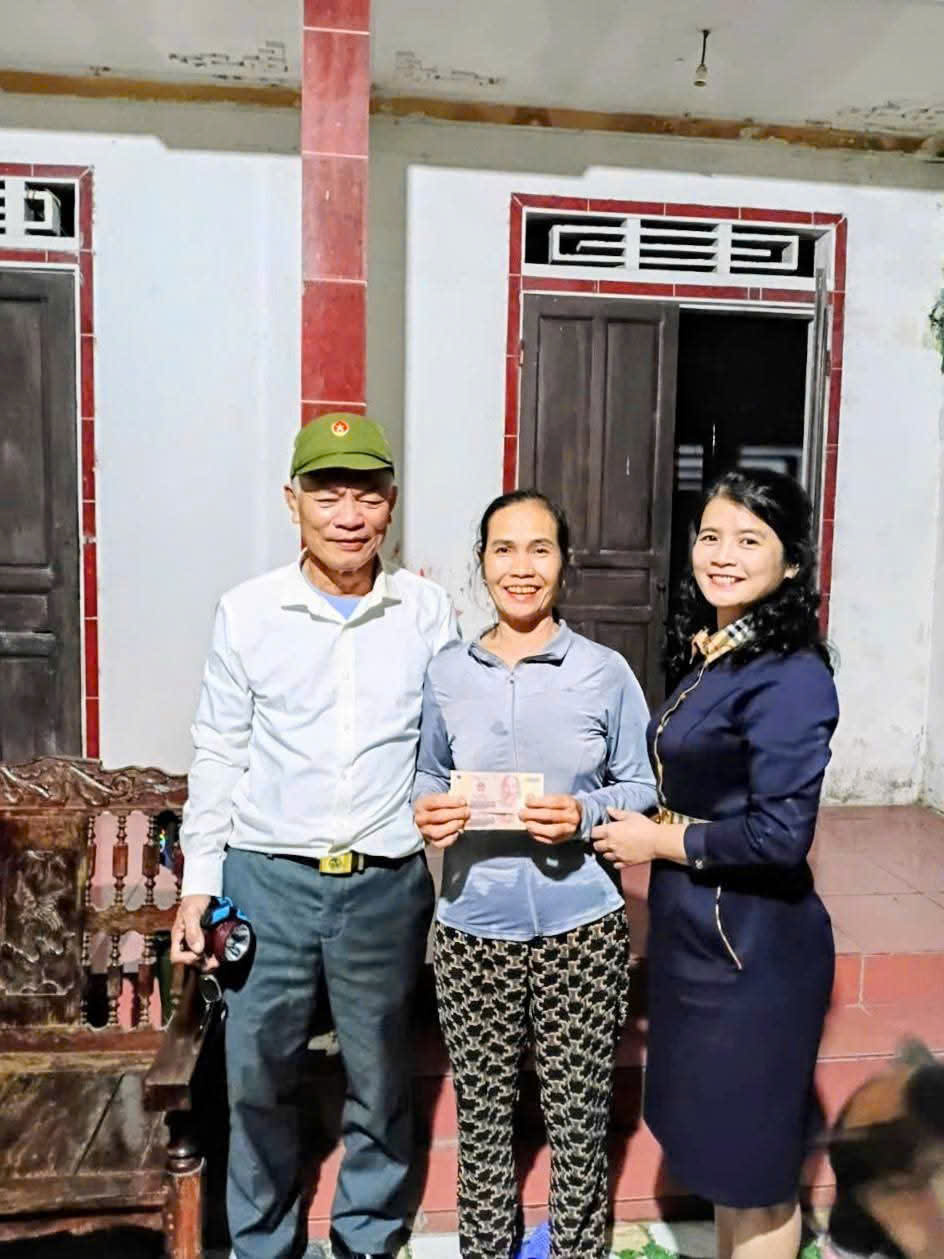 Tùng Lộc trao quà tết của Đảng, Nhà nước cho Nhân dân trước thềm năm mới 2026