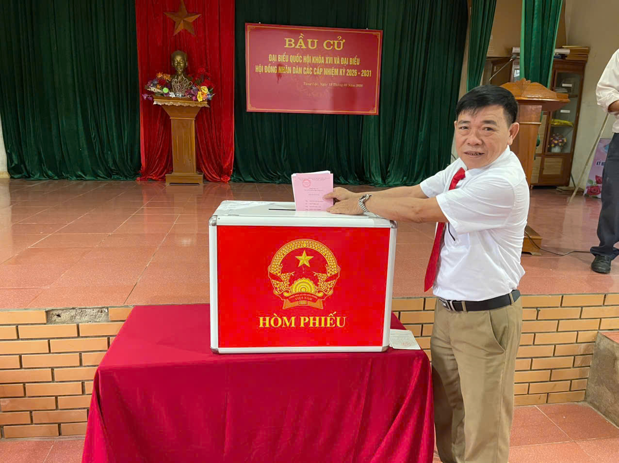 Cử tri xã nhà gửi tròn niềm tin trong từng lá phiếu 