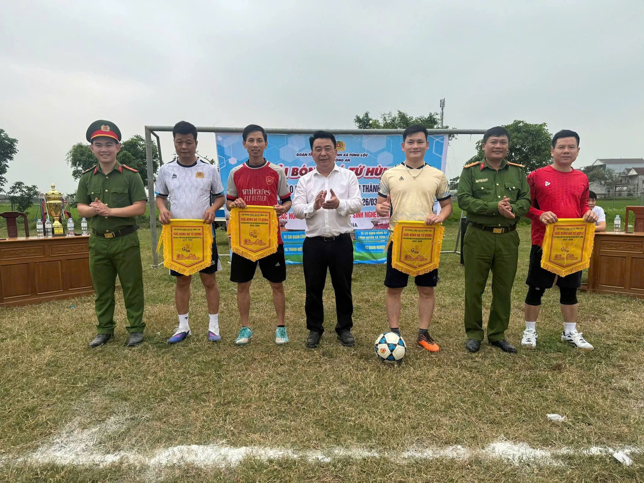 Khai mạc Giải bóng đá Tứ Hùng gây quỹ từ thiện, hỗ trợ học sinh nghèo vượt