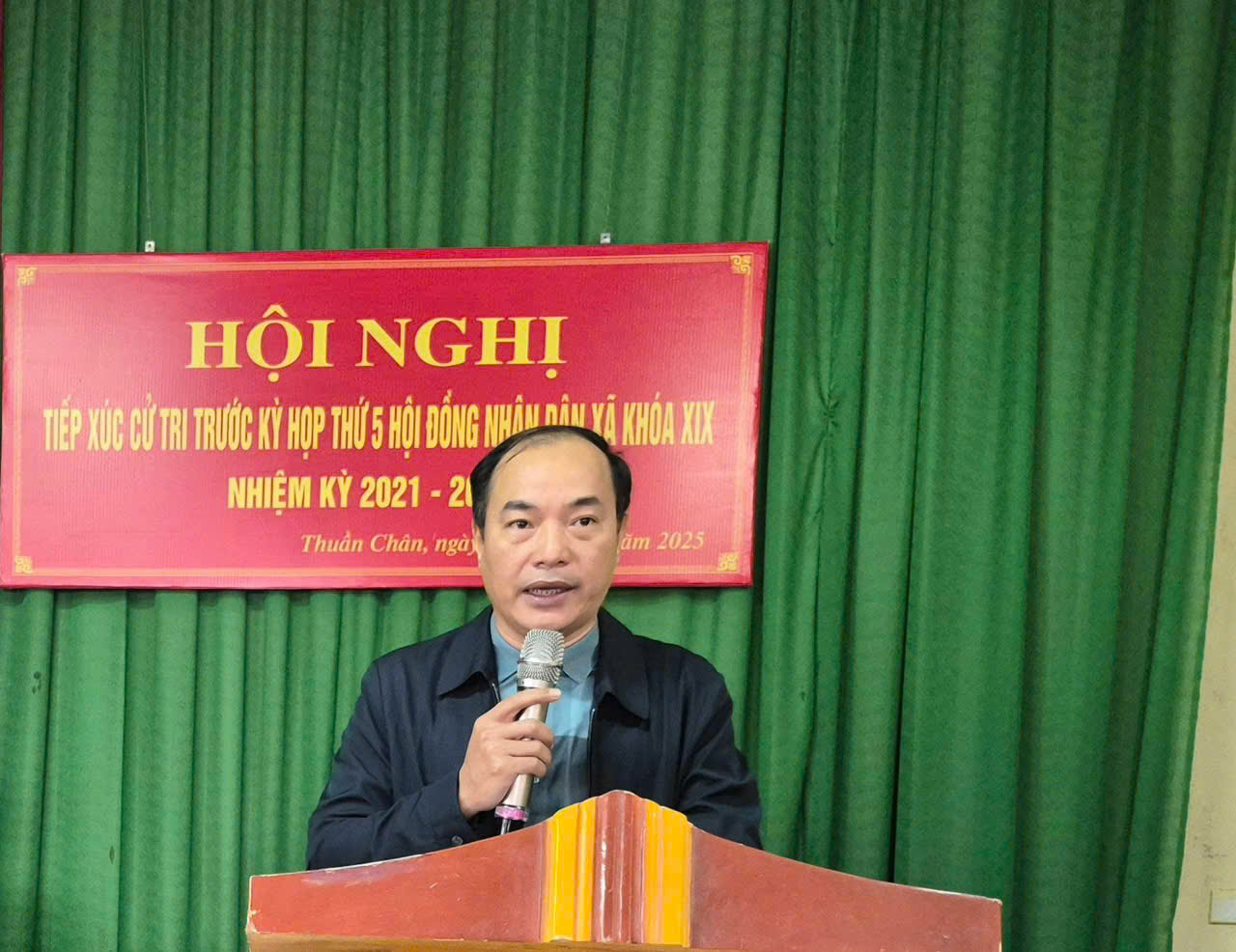 Tiếp xúc cử tri trước kỳ họp thứ 5, HĐND xã khóa XIX tại thôn Thuần Chân