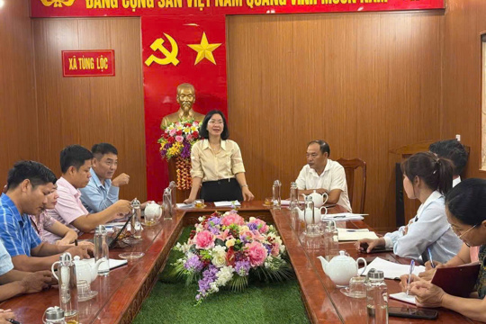 Ban đại diện Hội đồng quản trị Ngân hàng CSXH tỉnh kiểm tra hoạt động tín dụng chính sách tại xã Tùng Lộc
