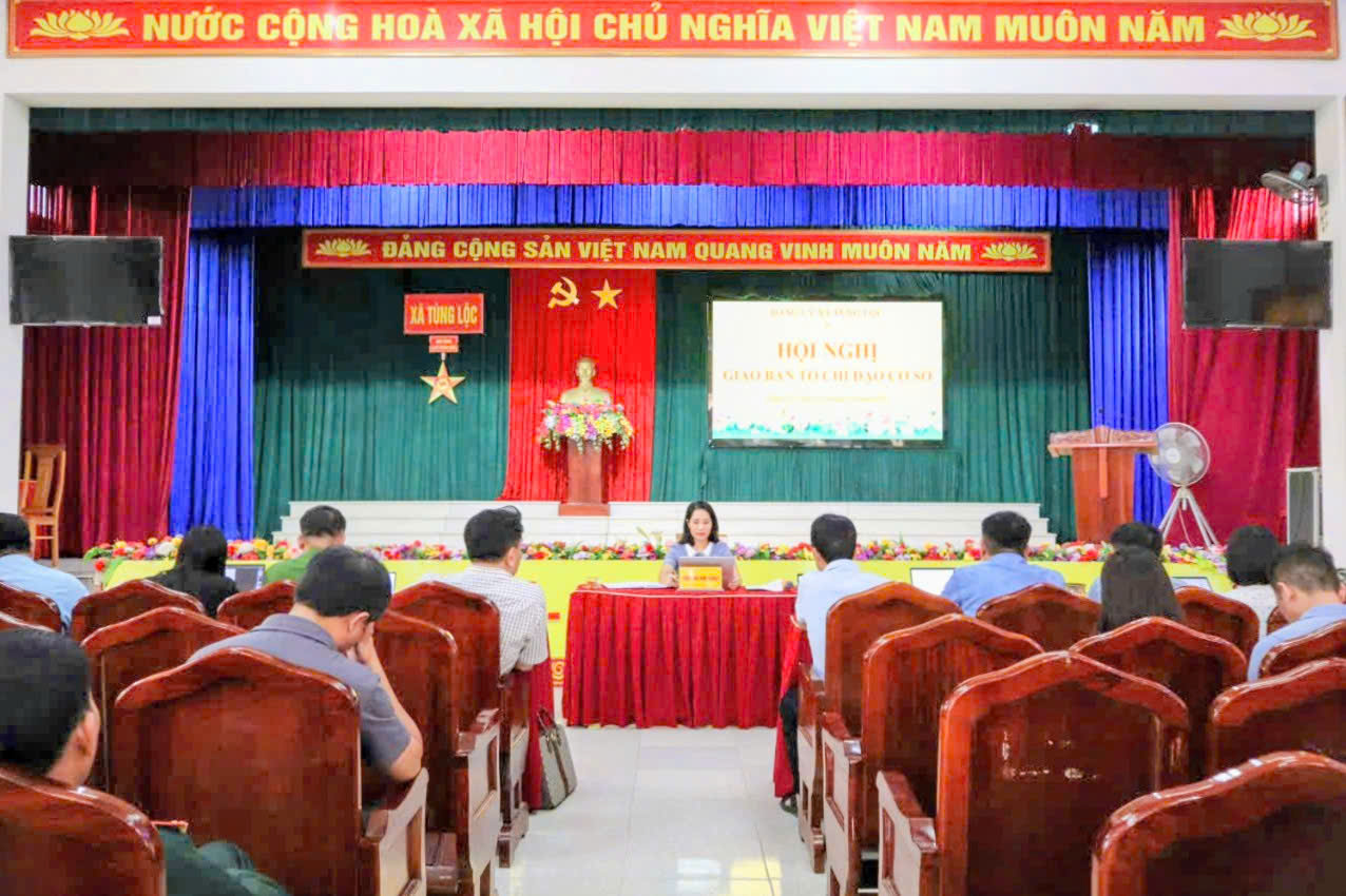 Đảng ủy xã Tùng Lộc giao ban tổ chỉ đạo cơ sở