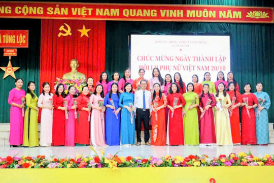 Gặp mặt kỷ niệm ngày truyền thống các cơ quan tham mưu, giúp việc Đảng ủy và các tổ chức chính trị xã hội. 