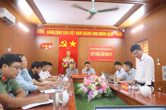 Lãnh đạo xã Tùng Lộc tiếp công dân định kỳ ngày 13/8