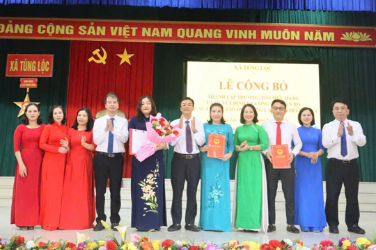 Tùng Lộc lễ công bố quyết định thành lập trường, tổ chức Đảng và bổ nhiệm cán bộ quản lý sau sáp nhập
