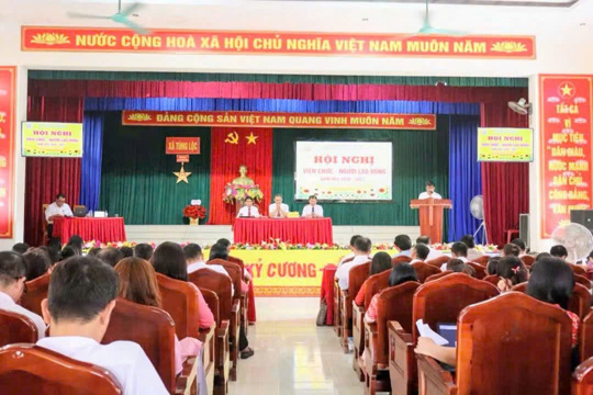 Trường THCS Đặng Dung tổ chức hội nghị viên chức, người lao động năm học 2026 - 2027