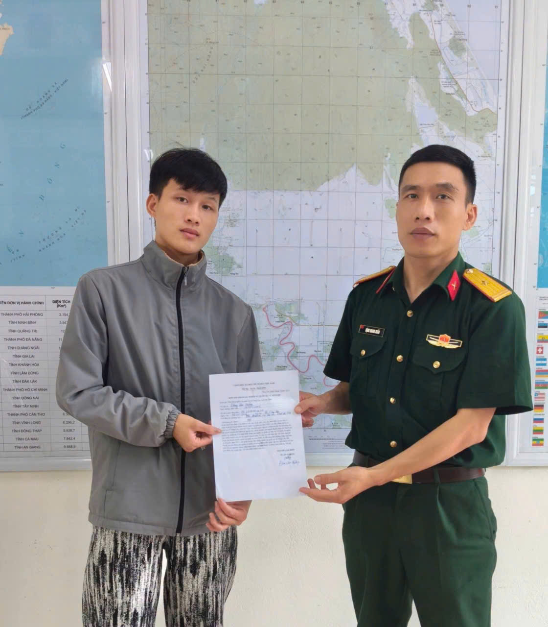 BIỂU DƯƠNG TINH THẦN TỰ NGUYỆN LÊN ĐƯỜNG NHẬP NGŨ CỦA TUỔI TRẺ TÙNG LỘC