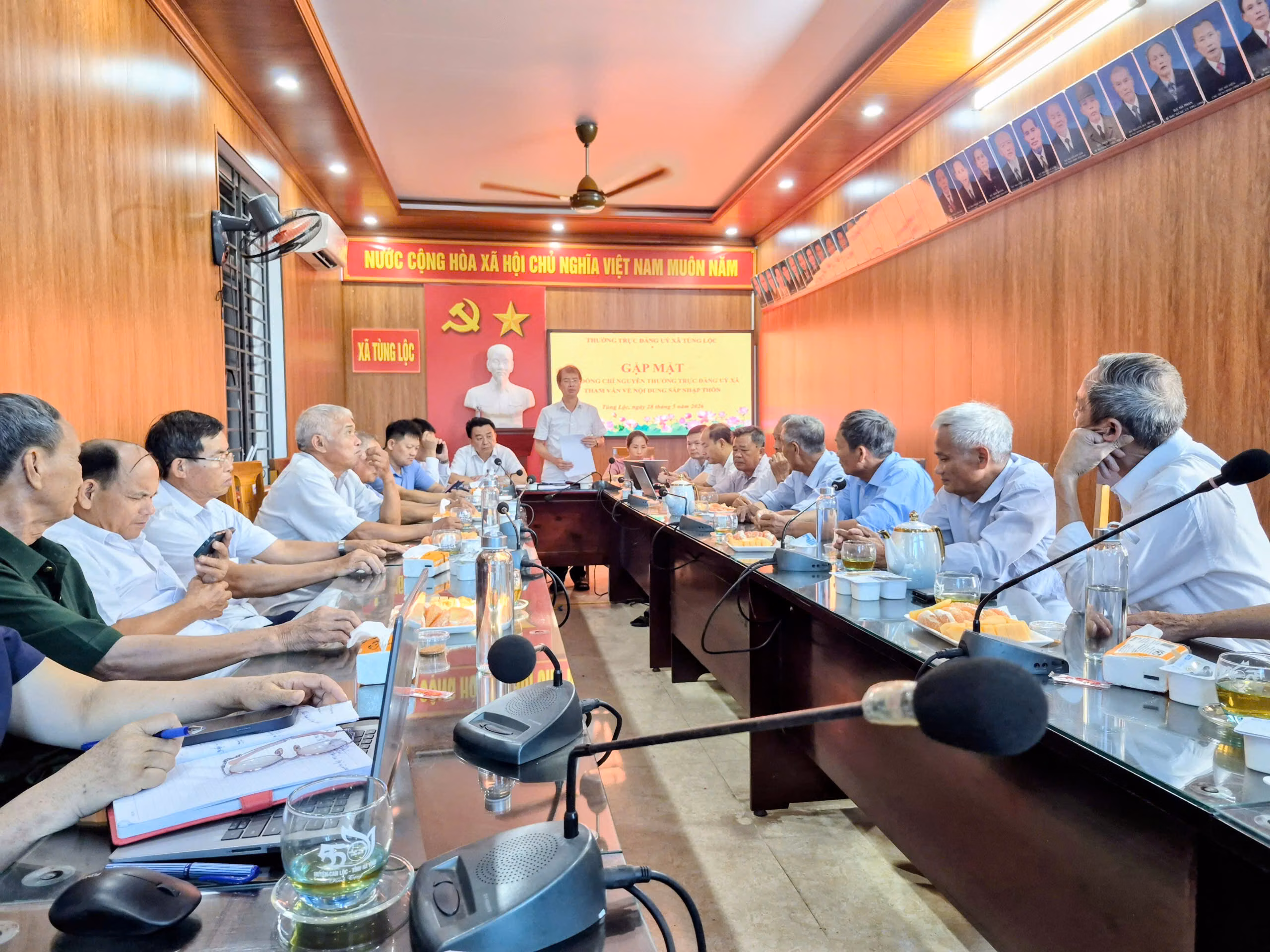Tùng Lộc tham vấn ý kiến nguyên lãnh đạo xã về công tác sáp nhập thôn