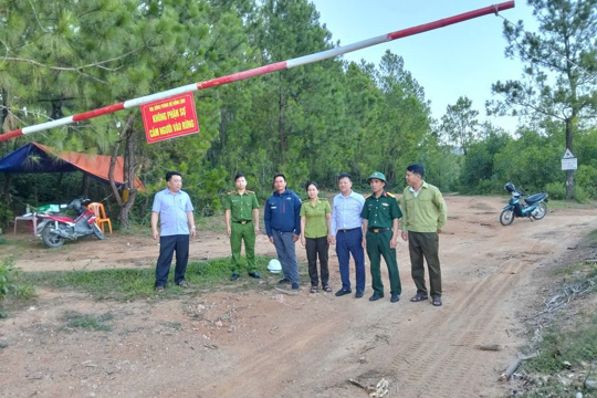 Chủ tịch UBND xã kiểm tra động viên lực lượng trực phòng cháy, chữa cháy rừng 