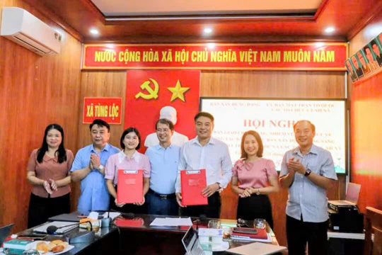 Xã Tùng Lộc bàn giao chức năng, nhiệm vụ tham mưu công tác dân vận sang MTTQ và các đoàn thể