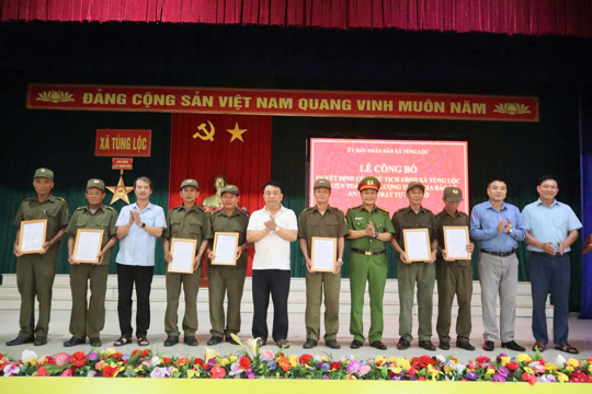 Công bố Quyết định kiện toàn lực lượng tham gia bảo vệ an ninh, trật tự ở cơ sở