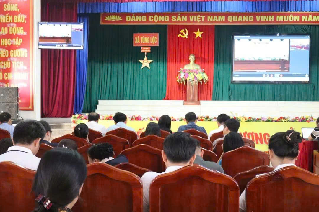 Tùng Lộc tổ chức điểm cầu hội nghị trực tuyến học tập, quán triệt các nghị quyết, chỉ thị của Trung ương và tỉnh