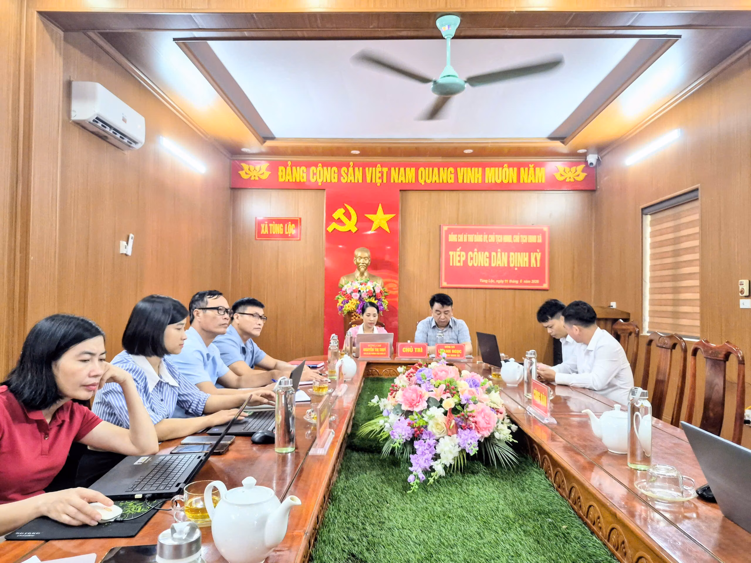 Lãnh đạo xã Tùng Lộc tiếp công dân định kỳ ngày 11/6