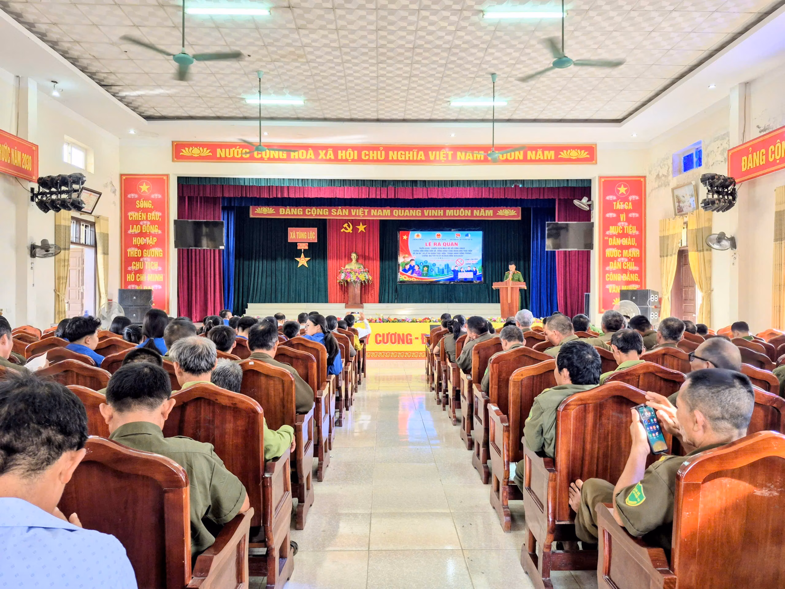 Tùng Lộc ra quân hưởng ứng Tháng hành động phòng, chống ma túy và triển khai "Chiến dịch mùa hè số" năm 2026