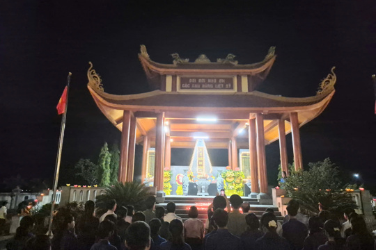 Tùng Lộc thắp nến tri ân các Anh hùng Liệt sĩ
