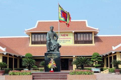 Nhân kỷ niệm kỷ niệm 260 năm Năm sinh (1765 - 2025), tưởng niệm 205 năm Ngày mất (16/9/1820 - 16/9/2025) Đại thi hào Nguyễn Du- Danh nhân văn hóa thế, xin trân trọng giới thiệu về thân thế và sự nghiệp của Đại thi hào Nguyễn Du. 