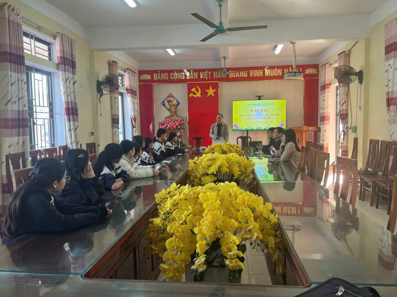 Xã Tùng Lộc gặp mặt đội tuyển học sinh giỏi lớp 9 dự thi cấp tỉnh năm học 2025 - 2026