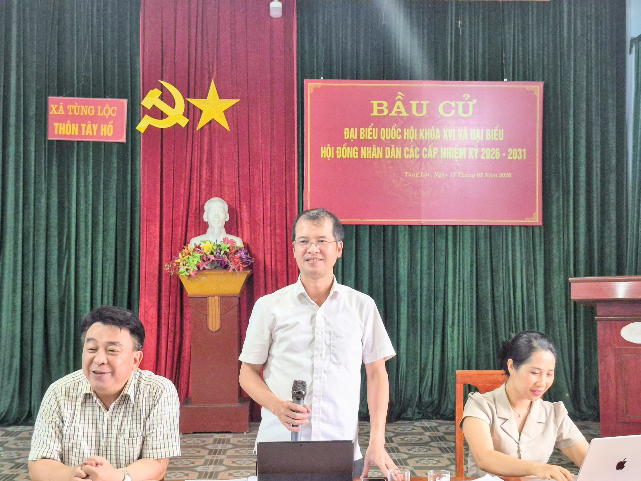 Thường trực Đảng ủy xã Tùng Lộc làm việc với thôn Tây Hồ về tình hình phát triển Kinh tế - Xã hội 