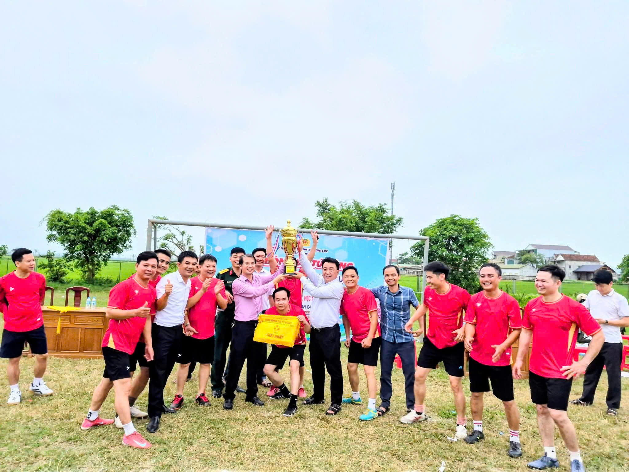 FC Cơ quan Đảng ủy - Chính quyền xã vô địch Giải bóng đá Tứ Hùng gây quỹ từ thiện 