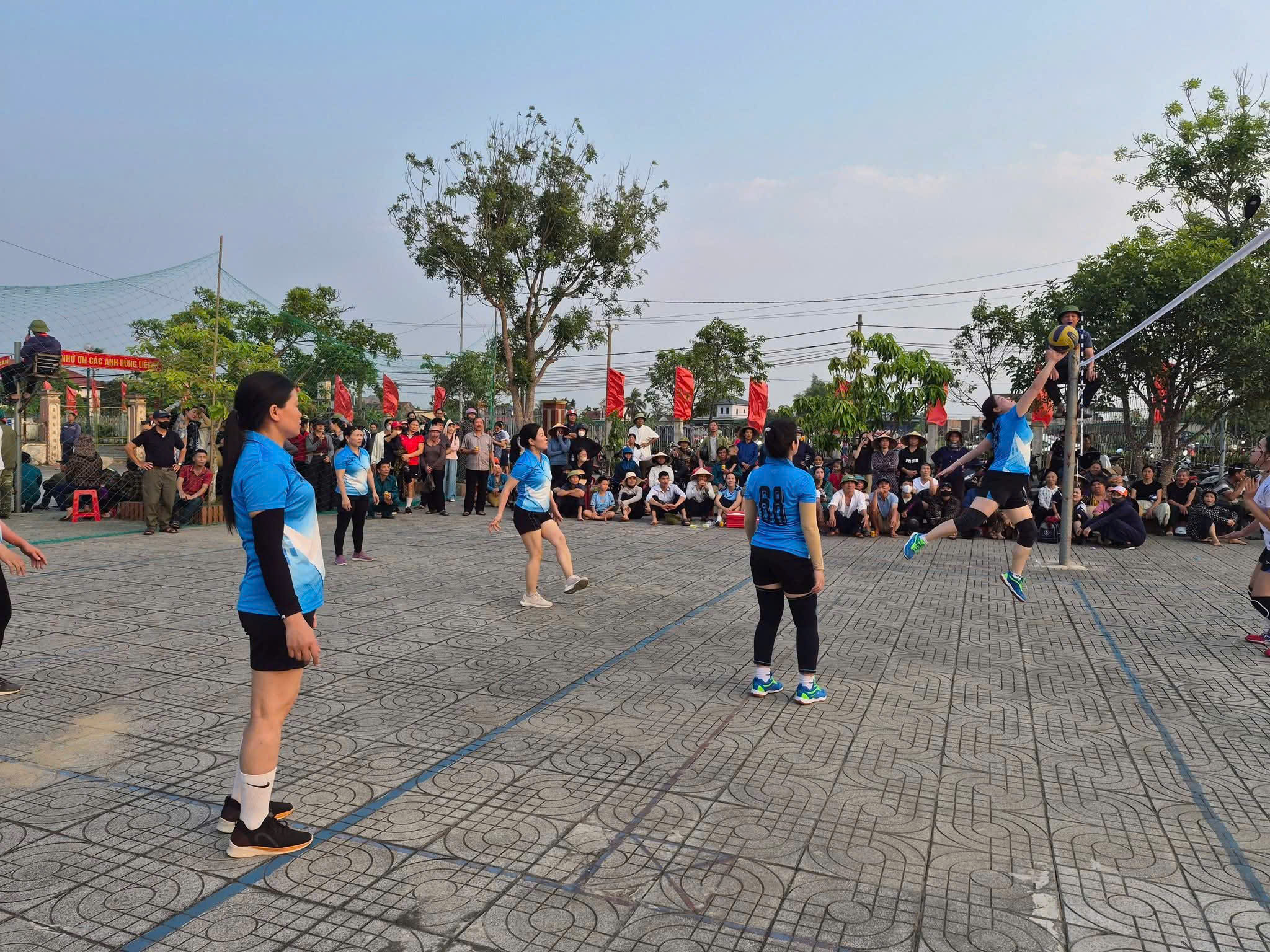 SÔI NỔI CÁC TRẬN TỨ KẾT GIẢI BÓNG CHUYỀN NỮ CHÀO MỪNG CÁC NGÀY LỄ LỚN