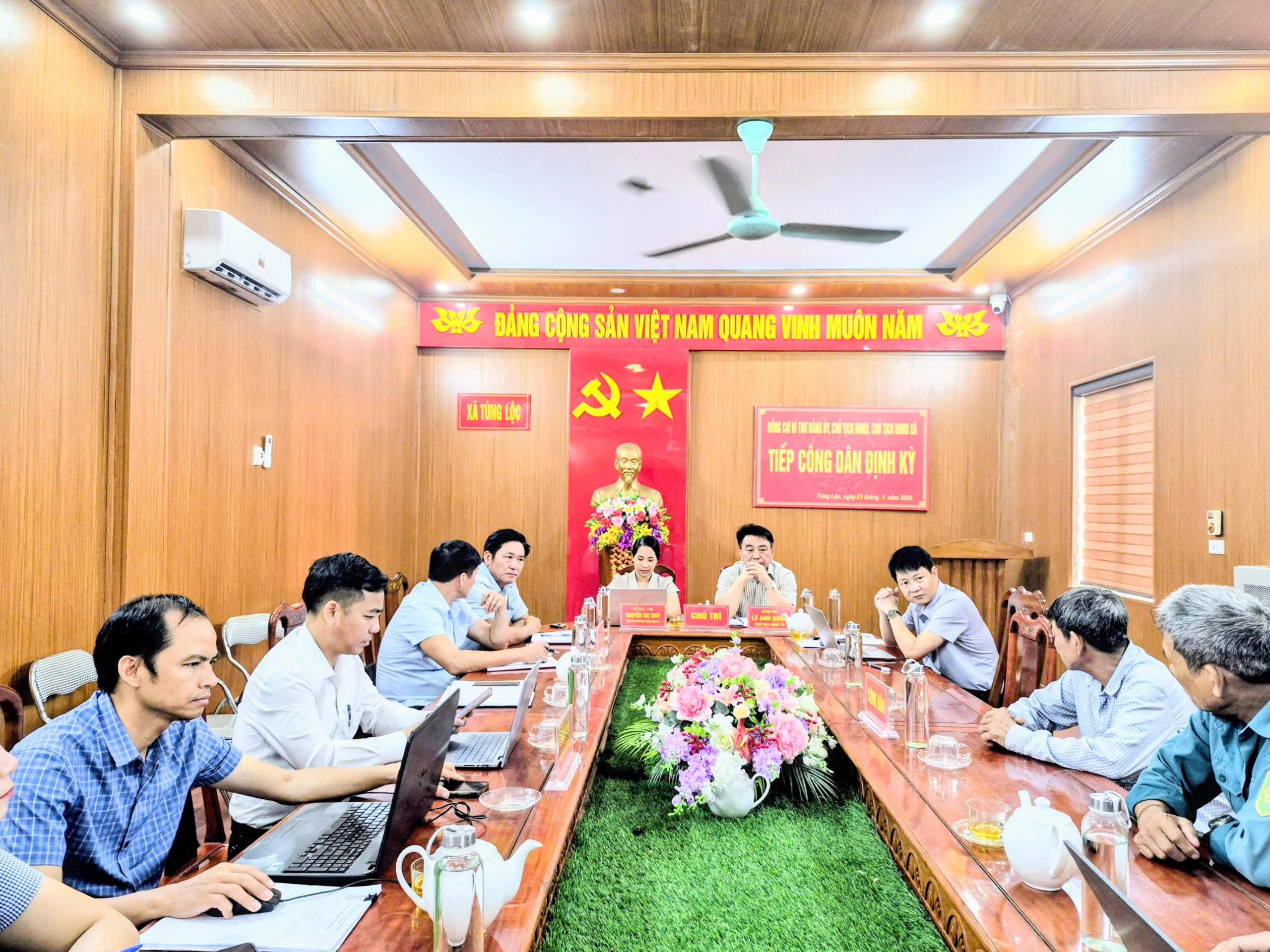 Lãnh đạo xã Tùng Lộc tiếp công dân định kỳ ngày 23/4 