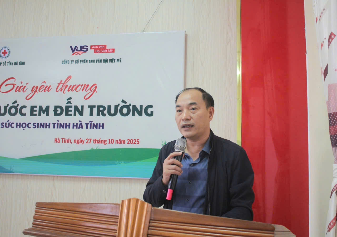 Chương trình “Gửi yêu thương, nâng bước em đến trường tại Trường THCS Đặng Dung xã Tùng Lộc 