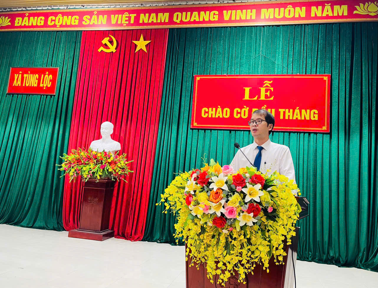 Xã Tùng Lộc tổ chức Lễ chào cờ tháng 1/2026